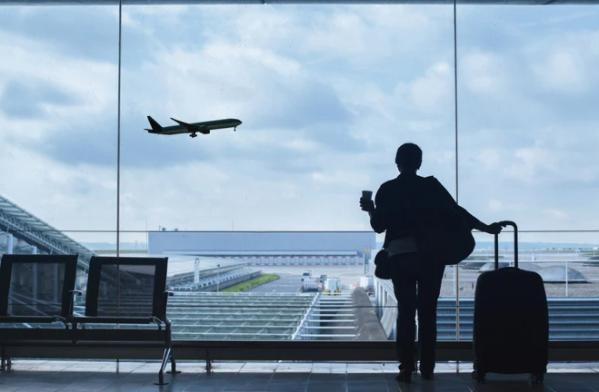 Objets oubliés à l’aéroport de Lille : comment les récupérer rapidement ?